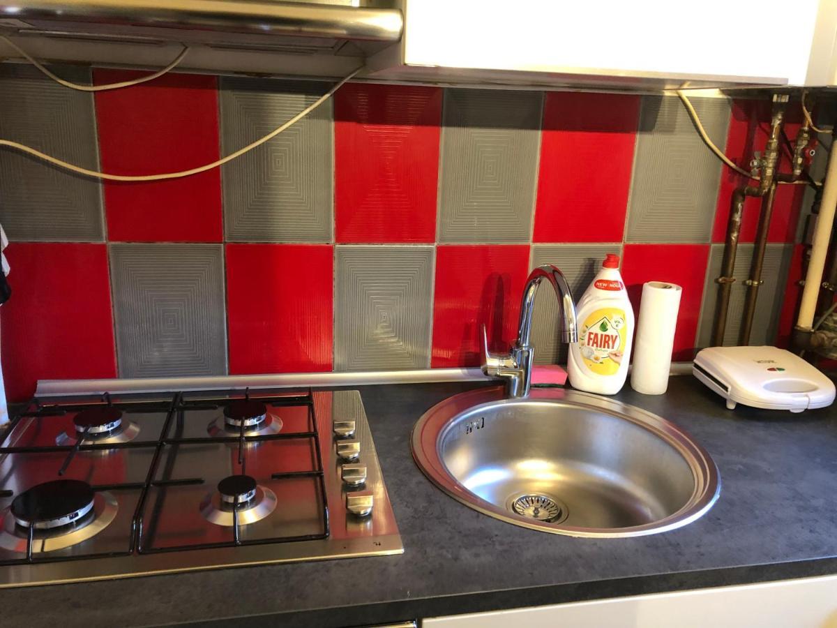 Lovely 1 Bedroom Apartment Close To Old Town Bukarest Eksteriør billede