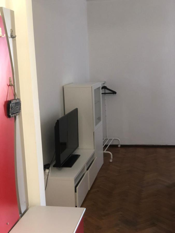 Lovely 1 Bedroom Apartment Close To Old Town Bukarest Eksteriør billede